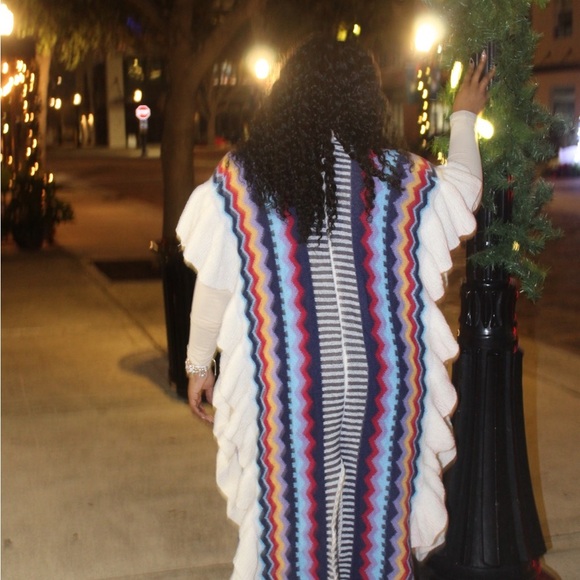 Colorful Zigzag Patterned Poncho - Picture 5 of 6